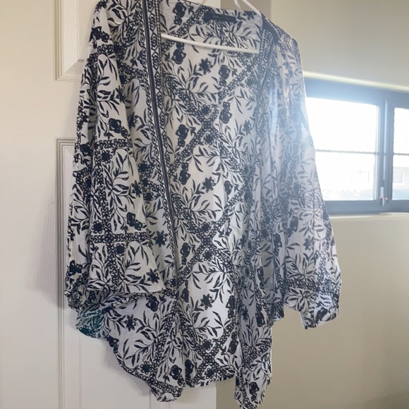 BCBG Maxazria shawl 3/$21 - Picture 4 of 4